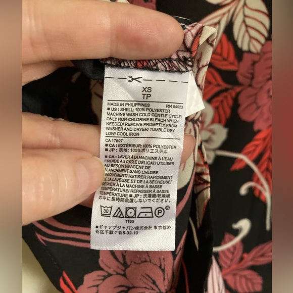 🌞Banana Republic Black & Mauve Floral 3/4 Split Bell Sleeve Button Back Blouse - Picture 3 of 8